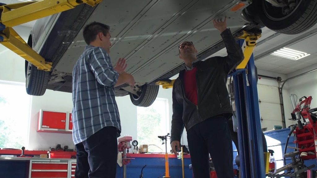 Is an Electric or Hybrid Car Right for You? | Consumer Reports 1