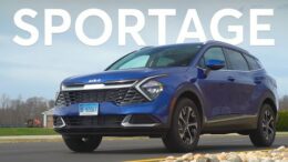 2023 Kia Sportage | Talking Cars With Consumer Reports #358 5