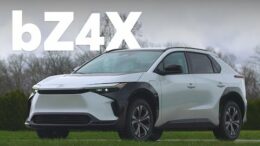 2023 Toyota Bz4X | Talking Cars With Consumer Reports #368 6