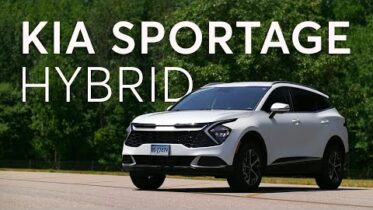 2023 Kia Sportage Hybrid | Talking Cars With Consumer Reports #372 14