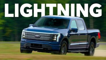 2022 Ford F-150 Lightning | Talking Cars With Consumer Reports #379 14