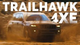 2022 Jeep Grand Cherokee Trailhawk 4Xe | Talking Cars With Consumer Reports #380 13