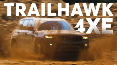 2022 Jeep Grand Cherokee Trailhawk 4Xe | Talking Cars With Consumer Reports #380 24