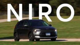 2023 Kia Niro | Talking Cars With Consumer Reports #384 12