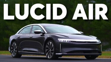 2022 Lucid Air | Talking Cars With Consumer Reports #391 24