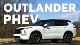 2023 Mitsubishi Outlander Phev | Talking Cars With Consumer Reports #400 8