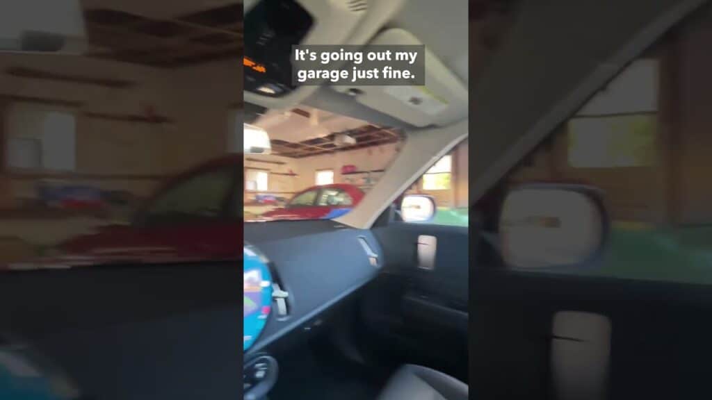 Real world evaluation of the 2025 Mini Countryman SE ALL4 back-up assistant feature 1